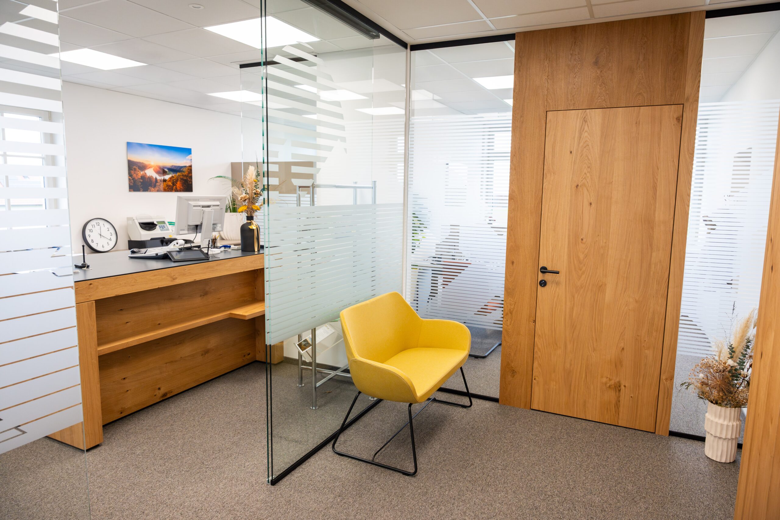 Bankeinrichtung vom Tischler, Raiffeisenbank Haibach ob der Donau, Objekteinrichtung, Eingangsbereich